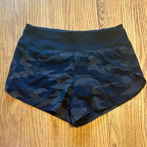 Athleta Run With It Reflective Printed 3.5” Short